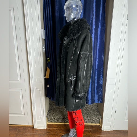 Reversible shearling coat - Picture 4 of 9